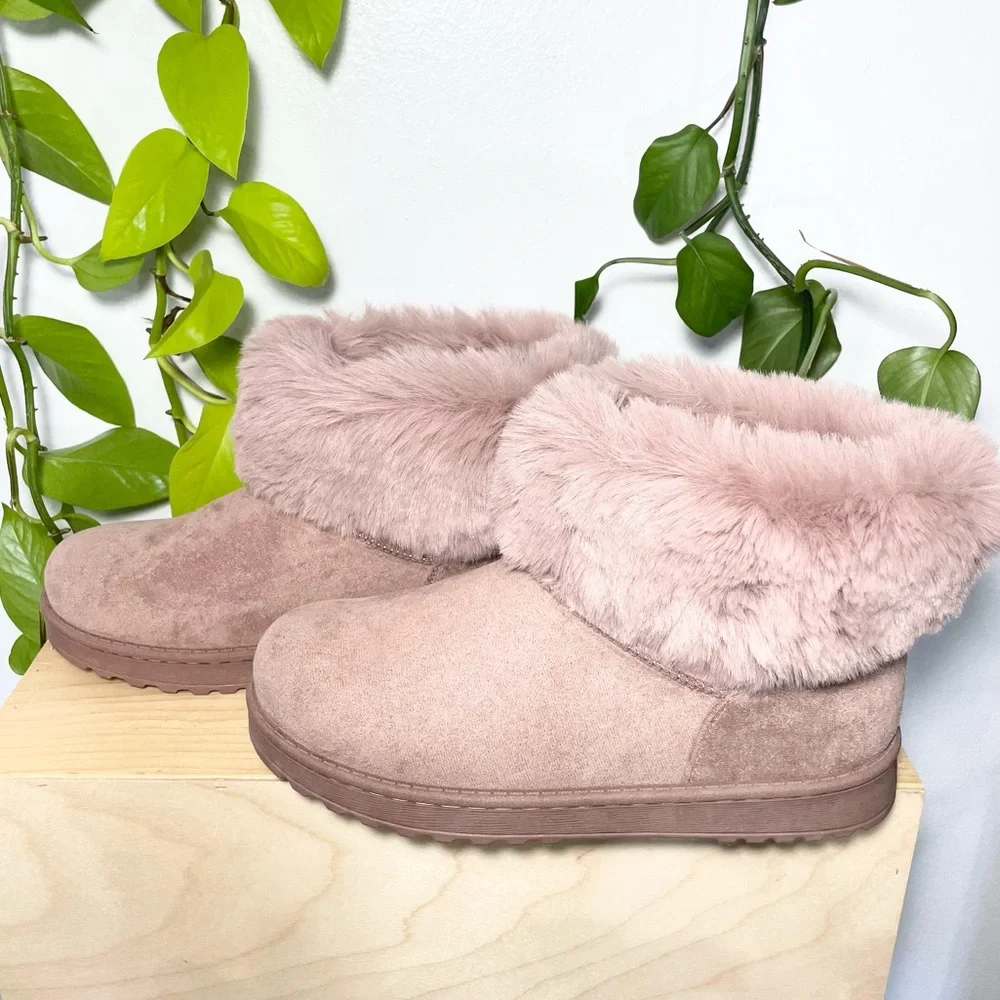NWT 7.5, 8 light pink fuzzy fur booties - Picture 1 of 10